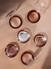 Cargar imagen en el visor de la galería, Beauty Creations Flawless Stay Shimmer Veil Iluminador en polvo
