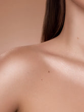 Cargar imagen en el visor de la galería, Beauty Creations Flawless Stay Shimmer Veil Iluminador en polvo
