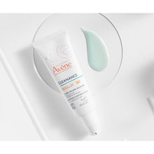 Cargar imagen en el visor de la galería, Avene Protector Solar Cleanance Mattifying Sunscreen Lotion SPF 30 100 mineral
