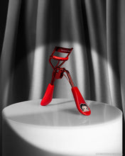 Cargar imagen en el visor de la galería, Beauty Creations Betty Boop Lash Curler Encrespador de pestañas
