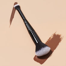 Cargar imagen en el visor de la galería, Elf Concealer &amp; Foundation Complexion Duo Brush brocha
