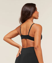 Cargar imagen en el visor de la galería, Gymshark Soft Sculpt V-Neck Sport Bra
