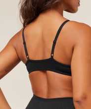 Cargar imagen en el visor de la galería, Gymshark Soft Sculpt V-Neck Sport Bra
