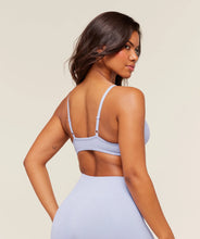 Cargar imagen en el visor de la galería, Gymshark Soft Sculpt V-Neck Sport Bra
