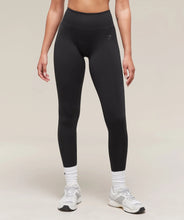 Cargar imagen en el visor de la galería, Gymshark Soft Sculpt Leggings
