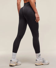 Cargar imagen en el visor de la galería, Gymshark Adapt Animal Seamless Leggings
