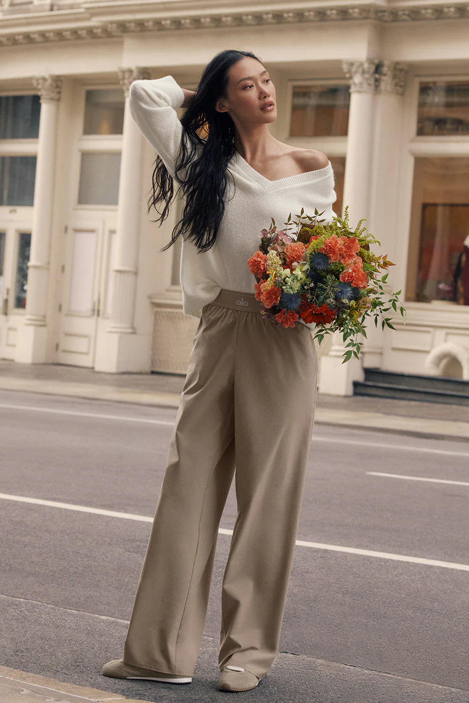 新品AloYoga SuitUp TrouserXXS人気色Gravelアロヨガ Alo Yoga Suit Up Trouser (Gravel) – Nancy Jarufe Studio