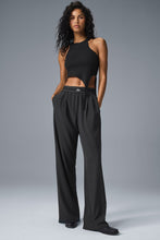Cargar imagen en el visor de la galería, Alo yoga Suit Up Trouser black
