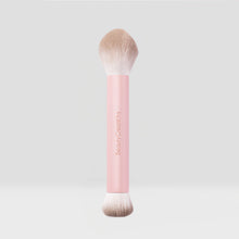 Cargar imagen en el visor de la galería, Beauty Creations Dual Sided Blush Brush
