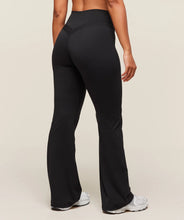 Cargar imagen en el visor de la galería, Gymshark Whitney Short Flared Leggings
