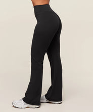 Cargar imagen en el visor de la galería, Gymshark Whitney Short Flared Leggings
