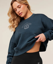 Cargar imagen en el visor de la galería, Gymshark Worn Crest Graphic Sweatshirt Blue
