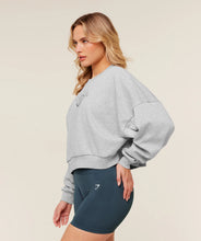 Cargar imagen en el visor de la galería, Gymshark Worn Crest Graphic Sweatshirt Grey
