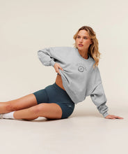 Cargar imagen en el visor de la galería, Gymshark Worn Crest Graphic Sweatshirt Grey
