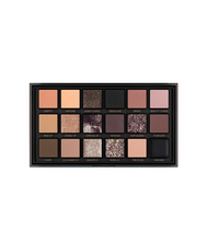 Cargar imagen en el visor de la galería, Huda Beauty Pretty Grunge Eyeshadow Palette Paleta de sombras
