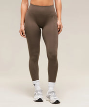 Cargar imagen en el visor de la galería, Gymshark Soft Sculpt Leggings Brown
