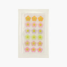 Cargar imagen en el visor de la galería, Célavi Smile Love Patches Parches para acné
