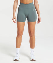 Cargar imagen en el visor de la galería, Gymshark Everyday Seamless Shorts teal
