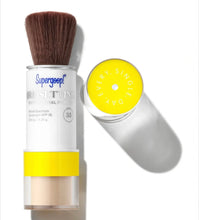 Cargar imagen en el visor de la galería, Supergoop Polvos sueltos con 35 SPF 100% mineral
