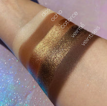 Cargar imagen en el visor de la galería, Kriz Reales Beauty Mis Treinta paleta de sombras
