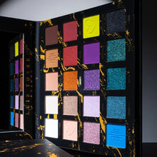 Cargar imagen en el visor de la galería, Luis Torres x Beauty Creations Paleta de Sombras
