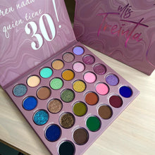Cargar imagen en el visor de la galería, Kriz Reales Beauty Mis Treinta paleta de sombras
