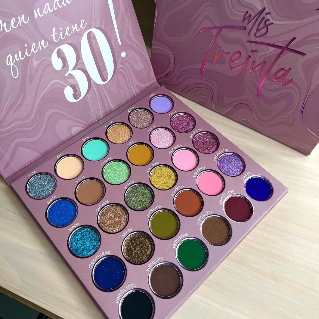 Kriz Reales Beauty Mis Treinta paleta de sombras